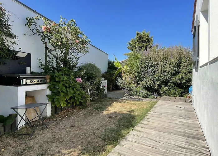 Maison Au Calme, 3 Chambres, Proche Commerces Et Plages, Jardin Sans Vis-à-vis, Terrasse équipée - Fr-1-224b-138